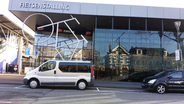 Fietsenstalling, taxistandplaats station dordrecht
