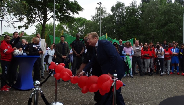 Minister van der Steur opent jeugdhonk