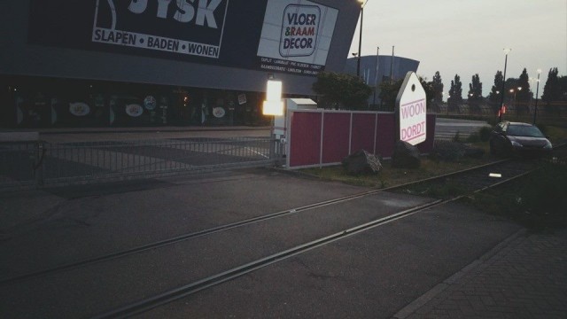 auto op spoor woonboulevard