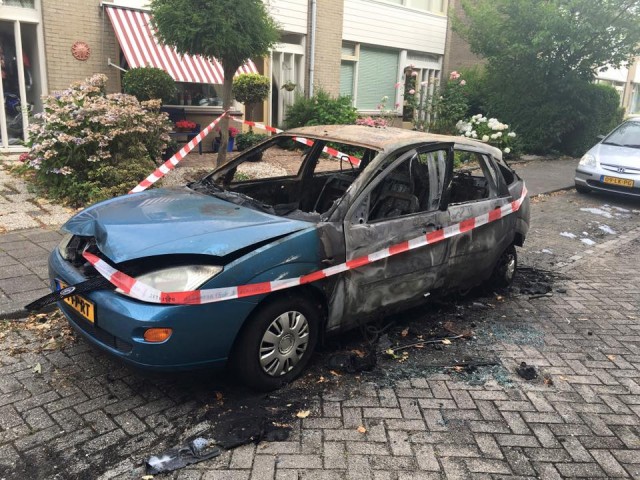 uitgebrande auto Vincent van Goghlaan papendrecht