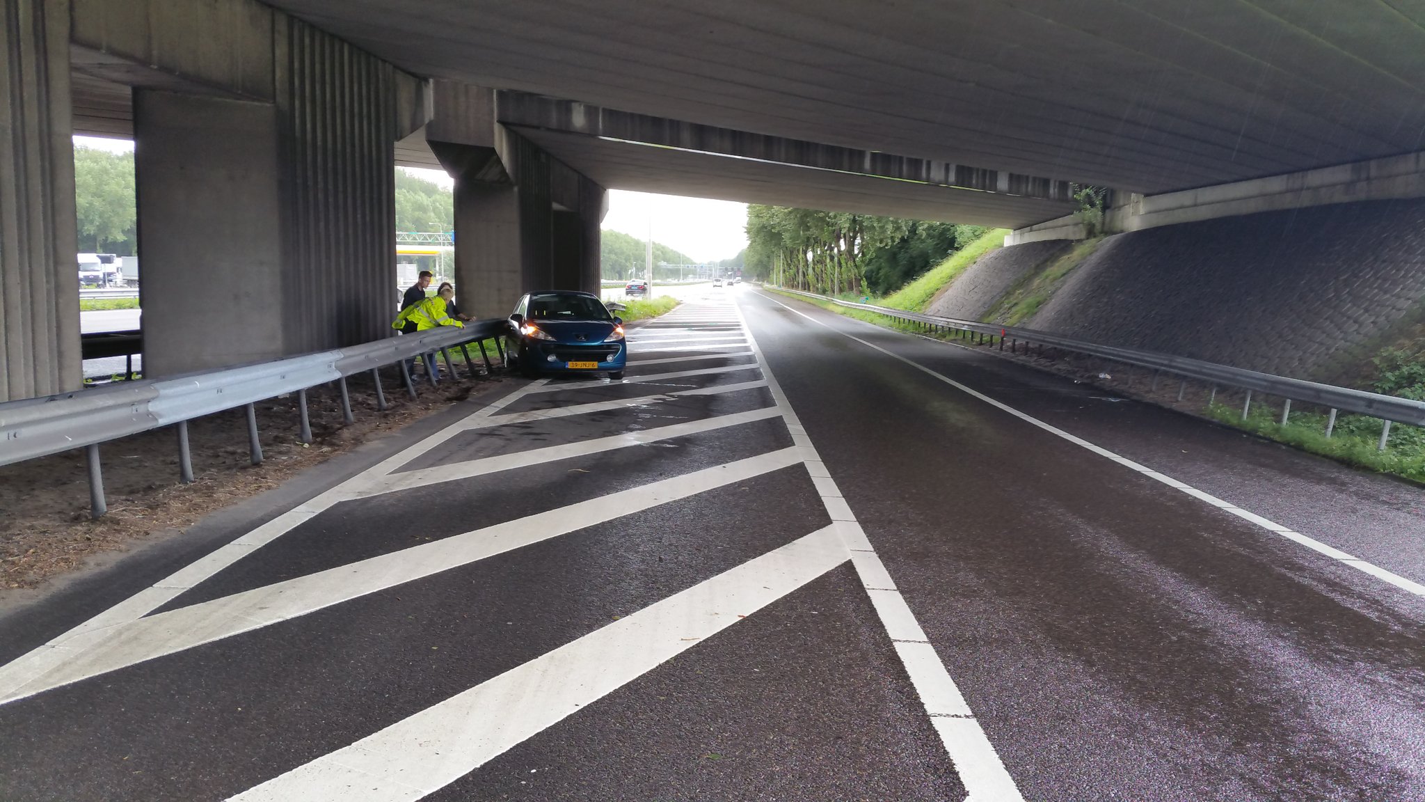 auto uit de bocht a15 alblasserdam