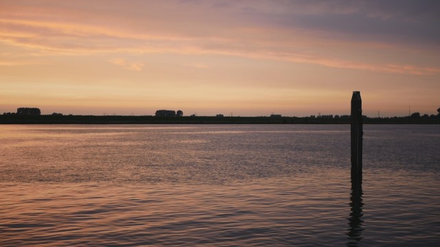 zonsondergang rivier Dordtse Kil