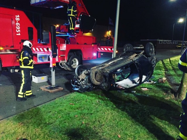 auto over de kop merwedestraat dordrecht