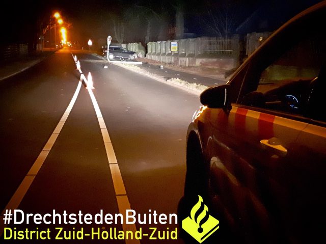 Bestuurder vlucht na platrijden tuinmuur bij ongeval in Zwijndrecht