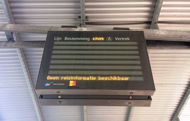 geen reisinformatie bord bussen - staking