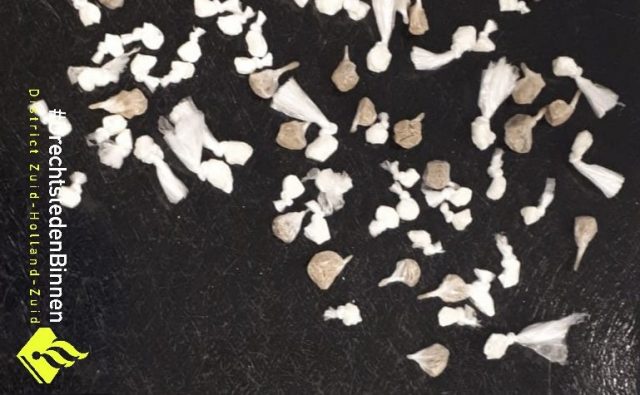 19-jarige verstopt 82 bolletjes drugs in dashboard