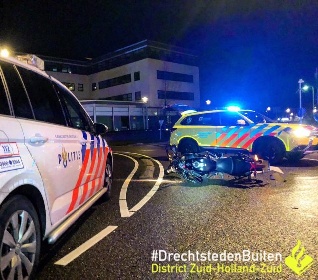 Auto rijdt lesmotor aan in zwijndrecht