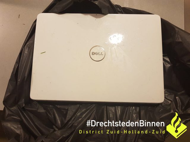 Dordtenaar valt in het water tijdens dumpen vermoedelijk gestolen laptop
