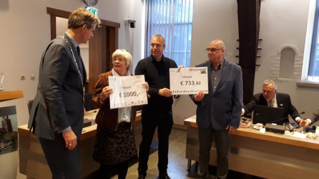 Dordtse gemeenteraad en college doneren ruim 1700 euro aan goede doelen