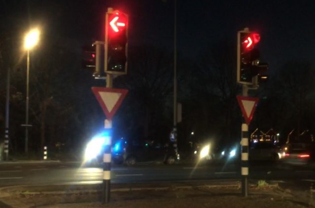 auto tegen paal provincialeweg dordrecht