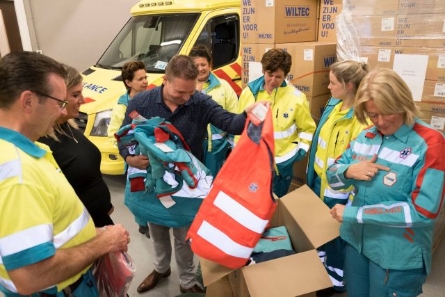 nieuw uniform ambulancedienst