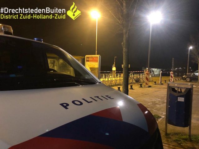 Politie zoekt getuigen van mishandeling bij Waterbushalte in Alblasserdam