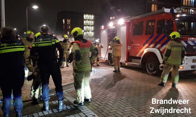 Zwijndrechtse brandweer opnieuw belaagd met vuurwerk tijdens bluswerkzaamheden