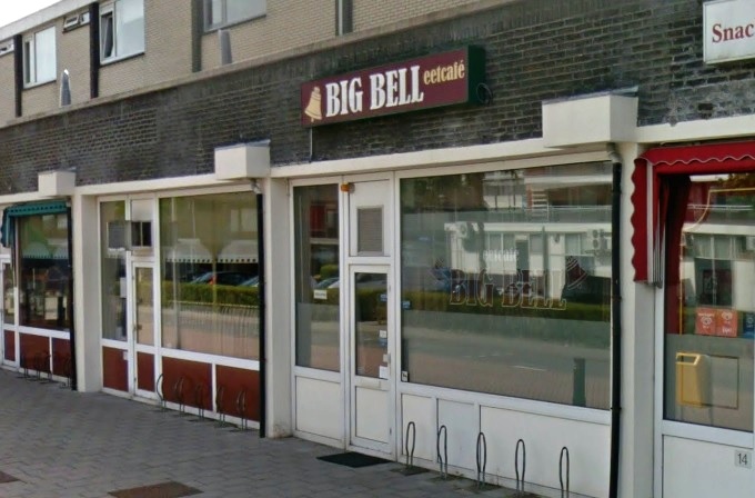 Zwijndrechts eetcafé moet drie maanden langer dicht na steekincident .