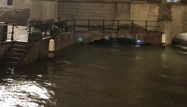 hoogwater-dordrecht-stadhuis