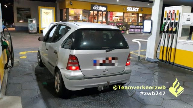 Politie haalt bestuurder met valse kentekenplaten en onder invloed van drugs van A16