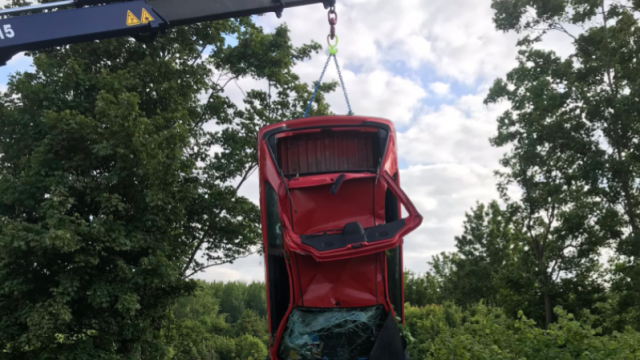 berging over de kop geslagen auto lachgas a16