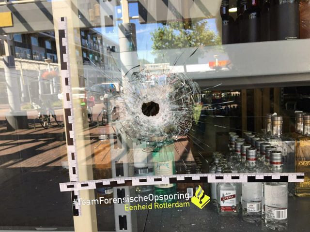 Politie onderzoekt schietincident op winkelcentrum Crabbehof in Dordrecht