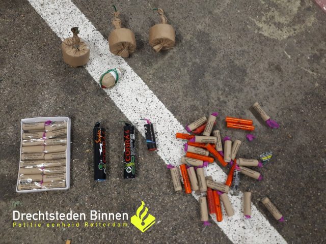 Agenten treffen illegaal vuurwerk aan bij doorzoeking woning in Dordrecht
