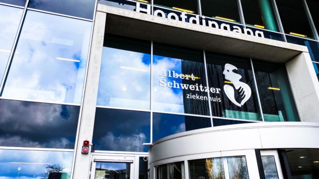 ingang albert schweitzer ziekenhuis