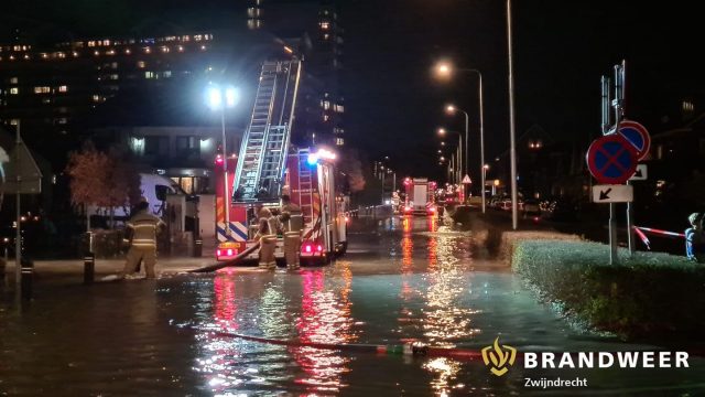 kapotte waterleiding langweg zwijndrecht