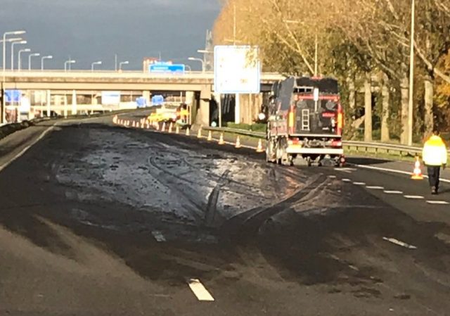 weg vol slib knooppunt ridderkerk a15